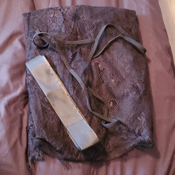 Robe - Picture 3 of 3